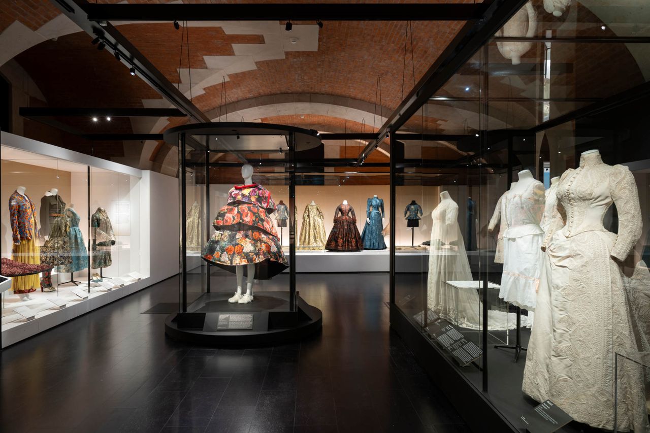 Weaving, Embroidering, Embellishing: The Crafts and Trades of Fashion