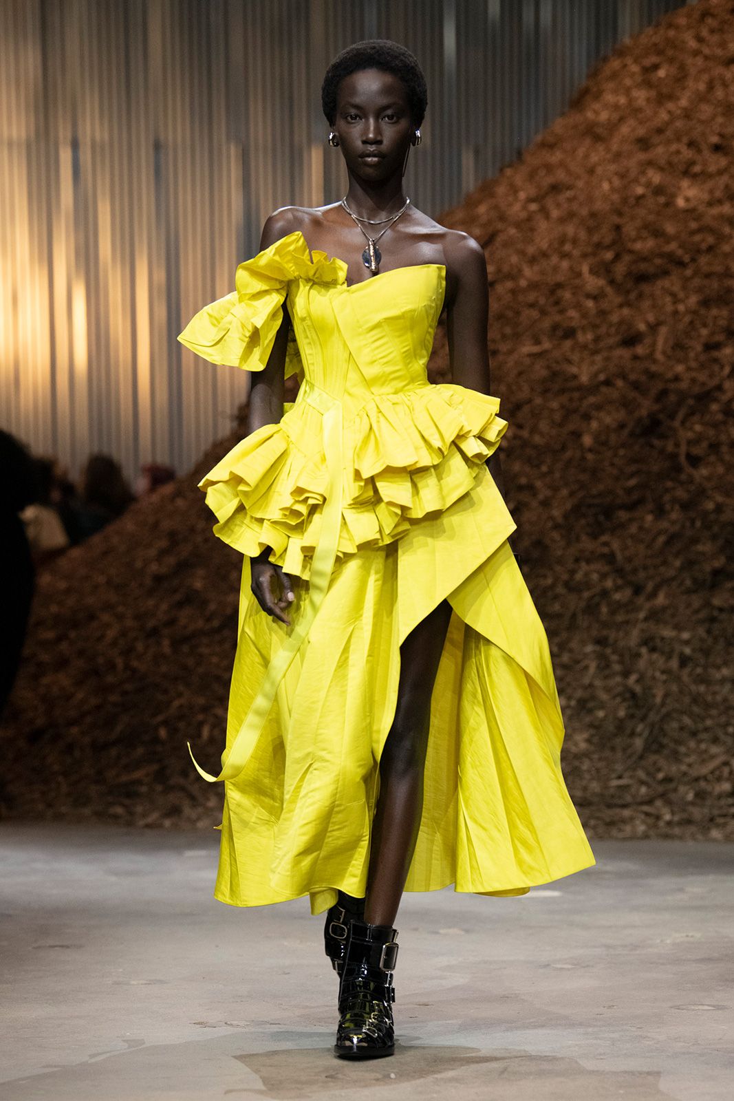 Alexander Mc Queen Fw 2022 Metalmagazine 5.jpg