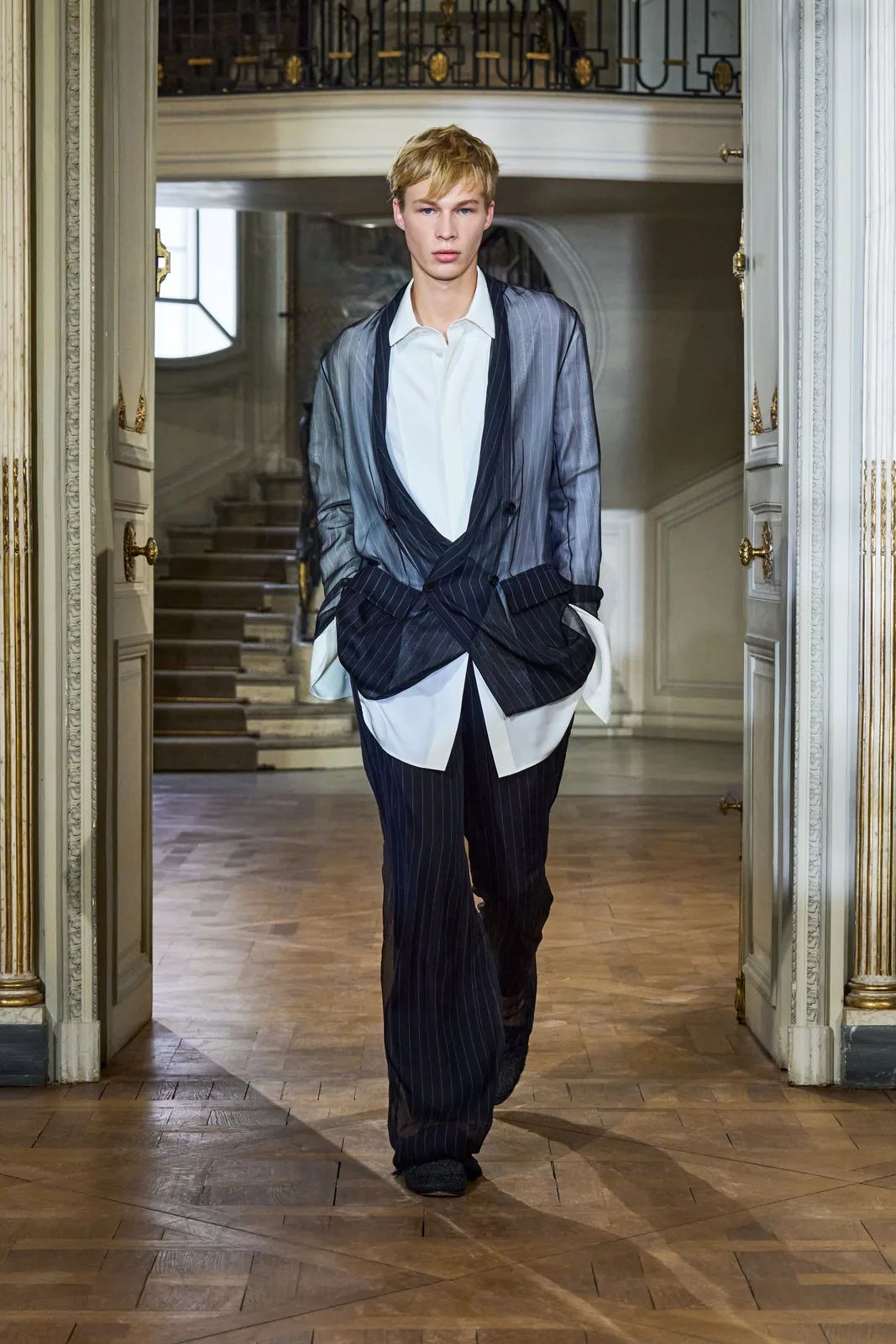 metal-dior-s-s-2027-menswear-03.webp