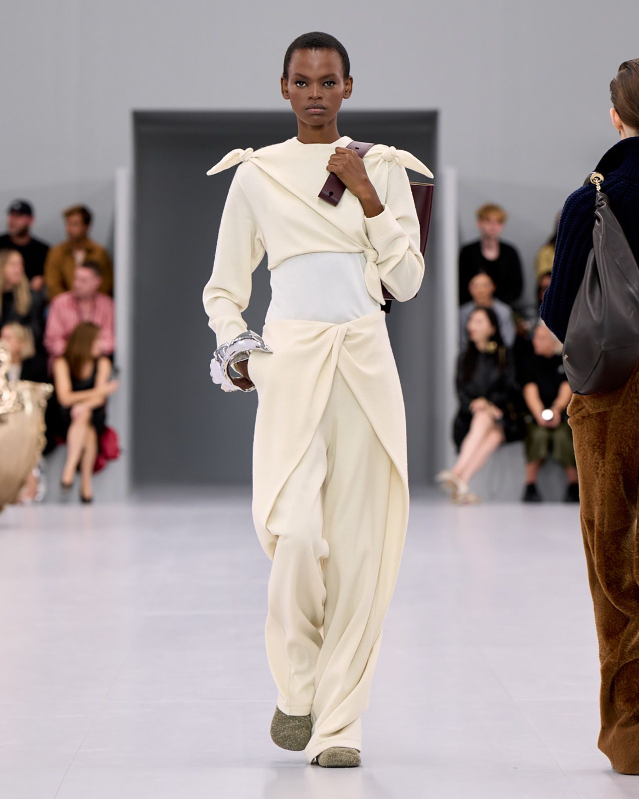 Loewe S S24 43.jpg