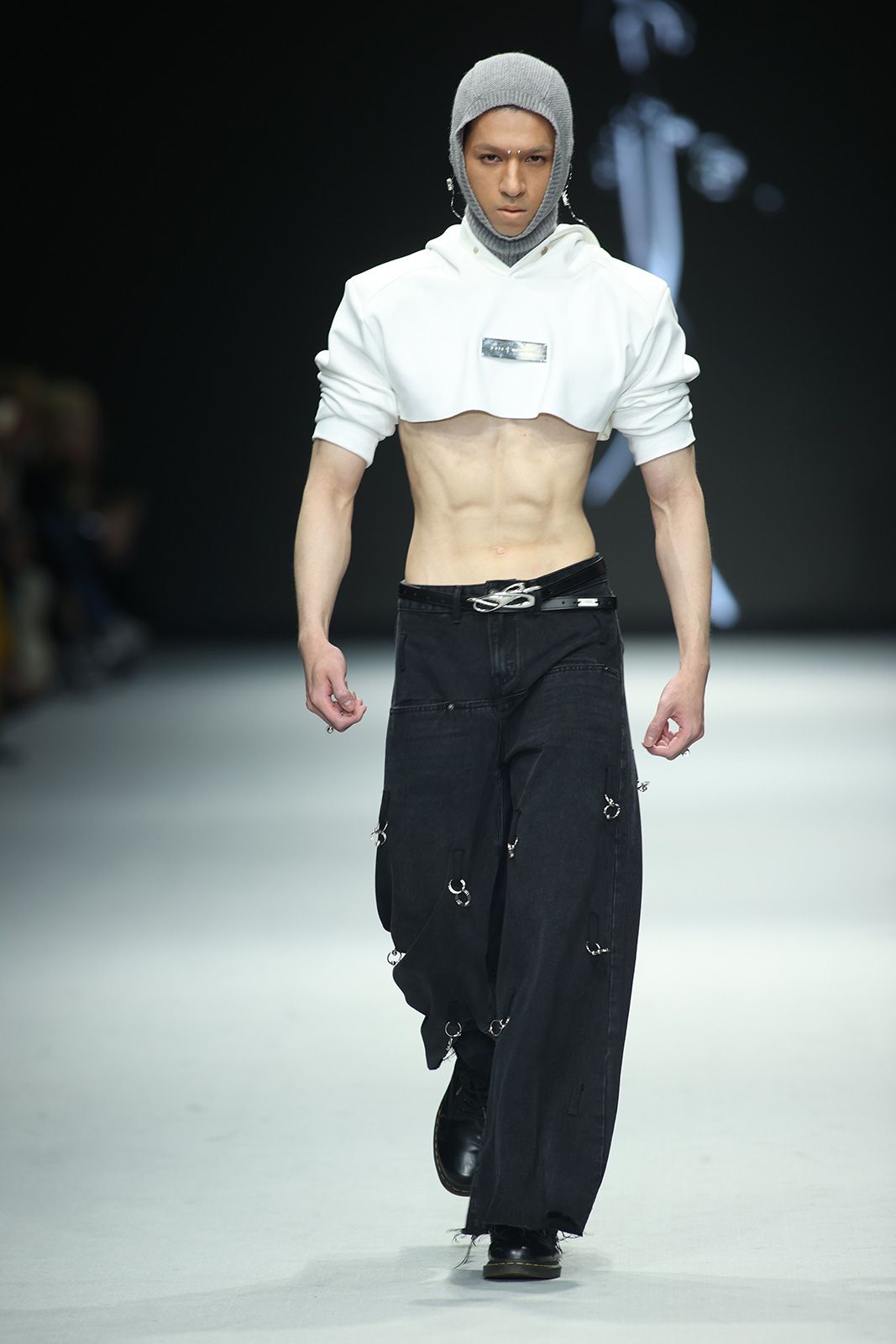 A W23 Zeit X Chow Des Homm E26.jpg