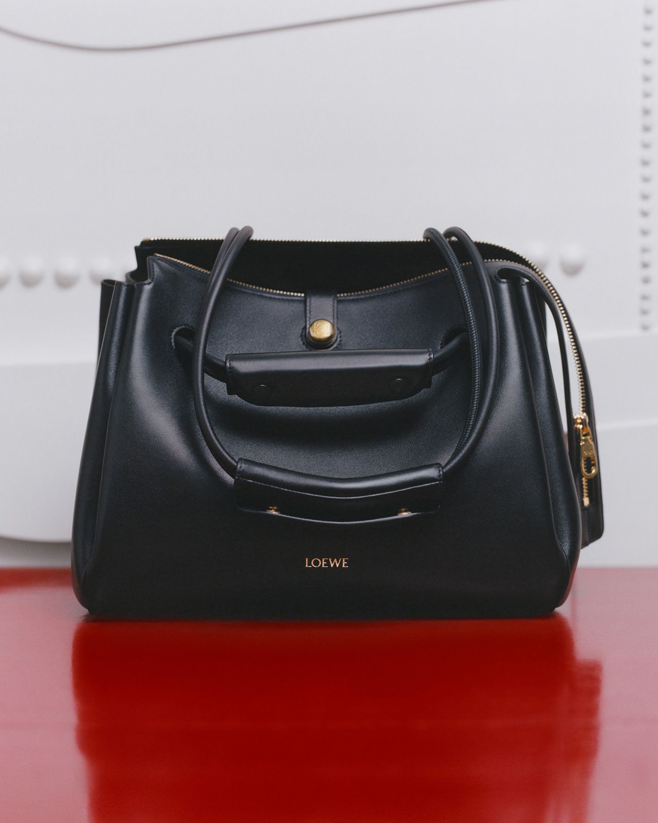LOEWE_SS25_SHOW_ONLINE_STORIES_STILL_LIFE_sRGB_CROPPED_4x5_2.jpg