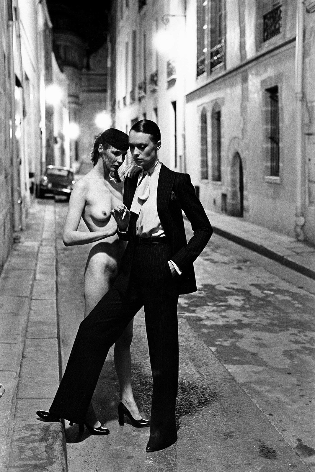 Le Smoking Helmut Newton Vogue Paris.jpg