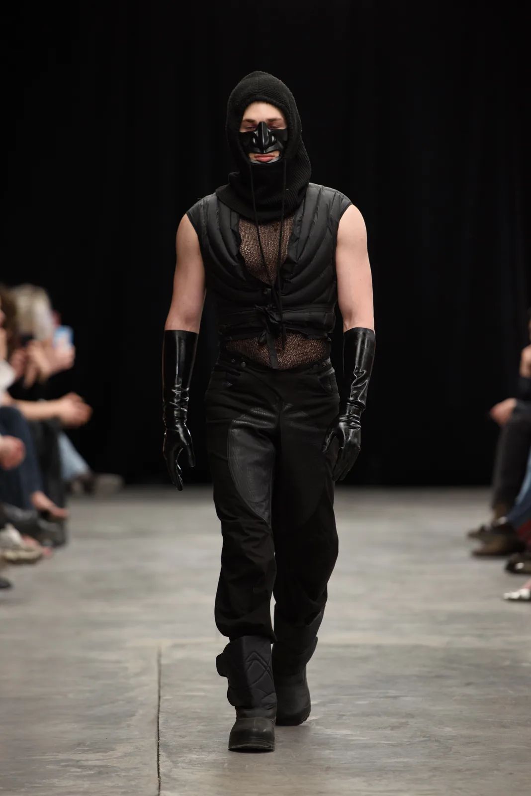 metal-mercedes-benz-fashion-week-tbilisi-02-gio-levan-03.webp