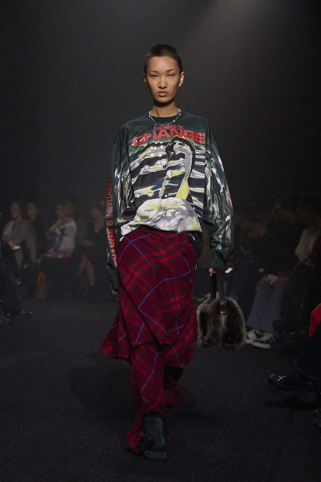 Burberry Fall 2023 Ready to Wear Gorunway 13.jpg