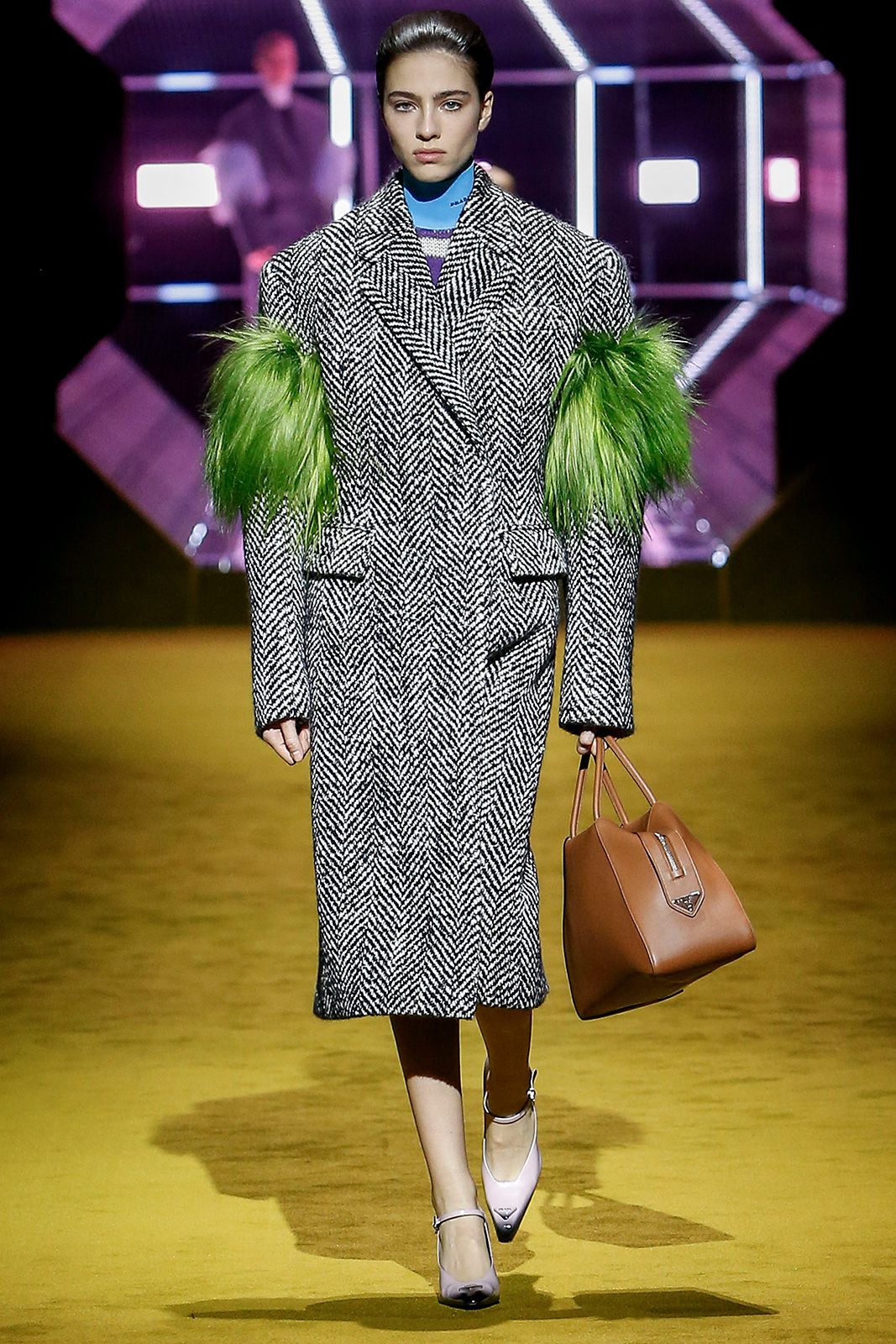 30 Prada Donna F W22.jpg