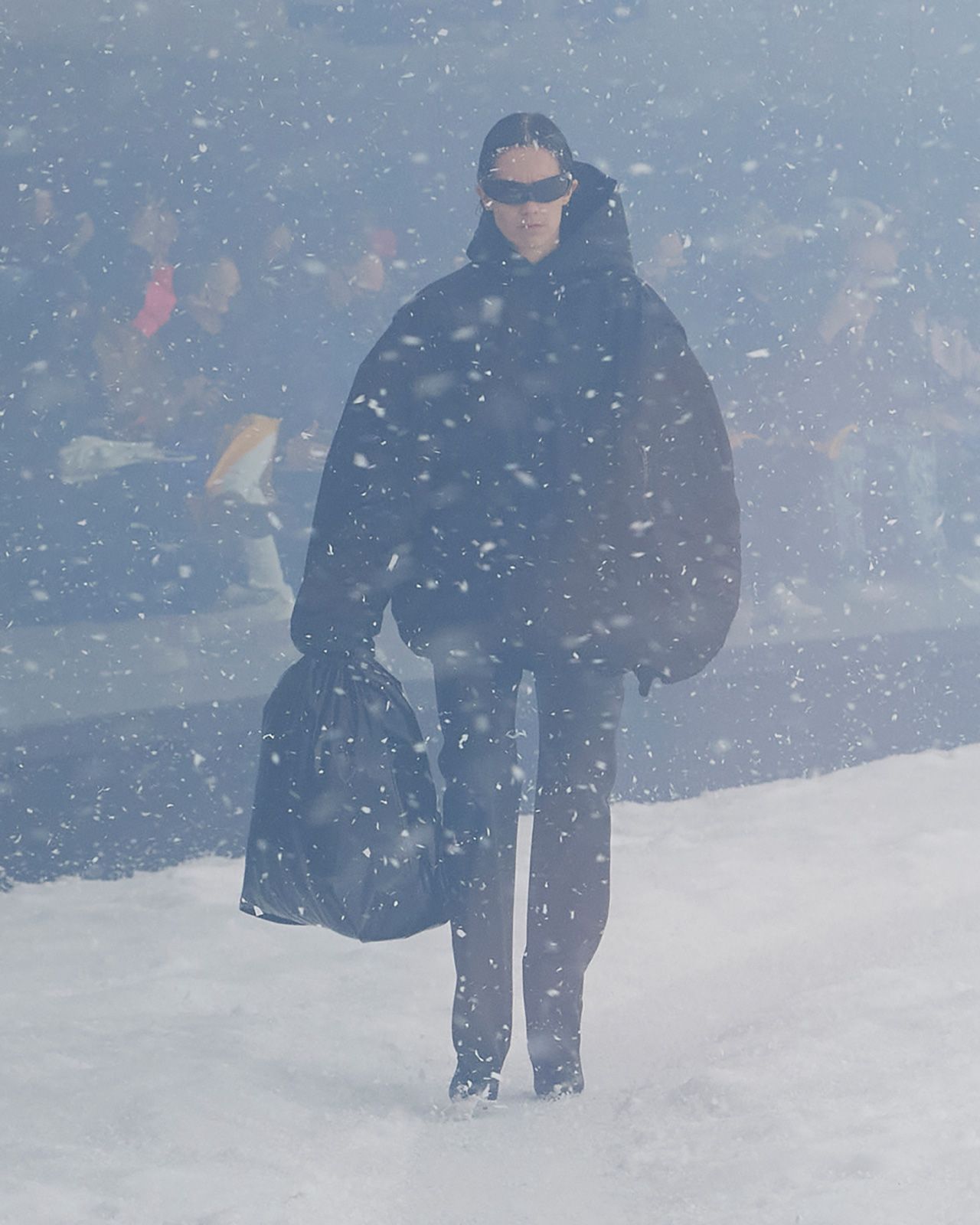 Balenciaga Winter 22 Look 43 Yuri.jpg