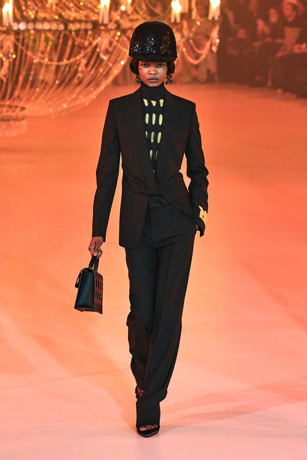 Off White Fall 2022 Ready to Wear Paris 1.jpg
