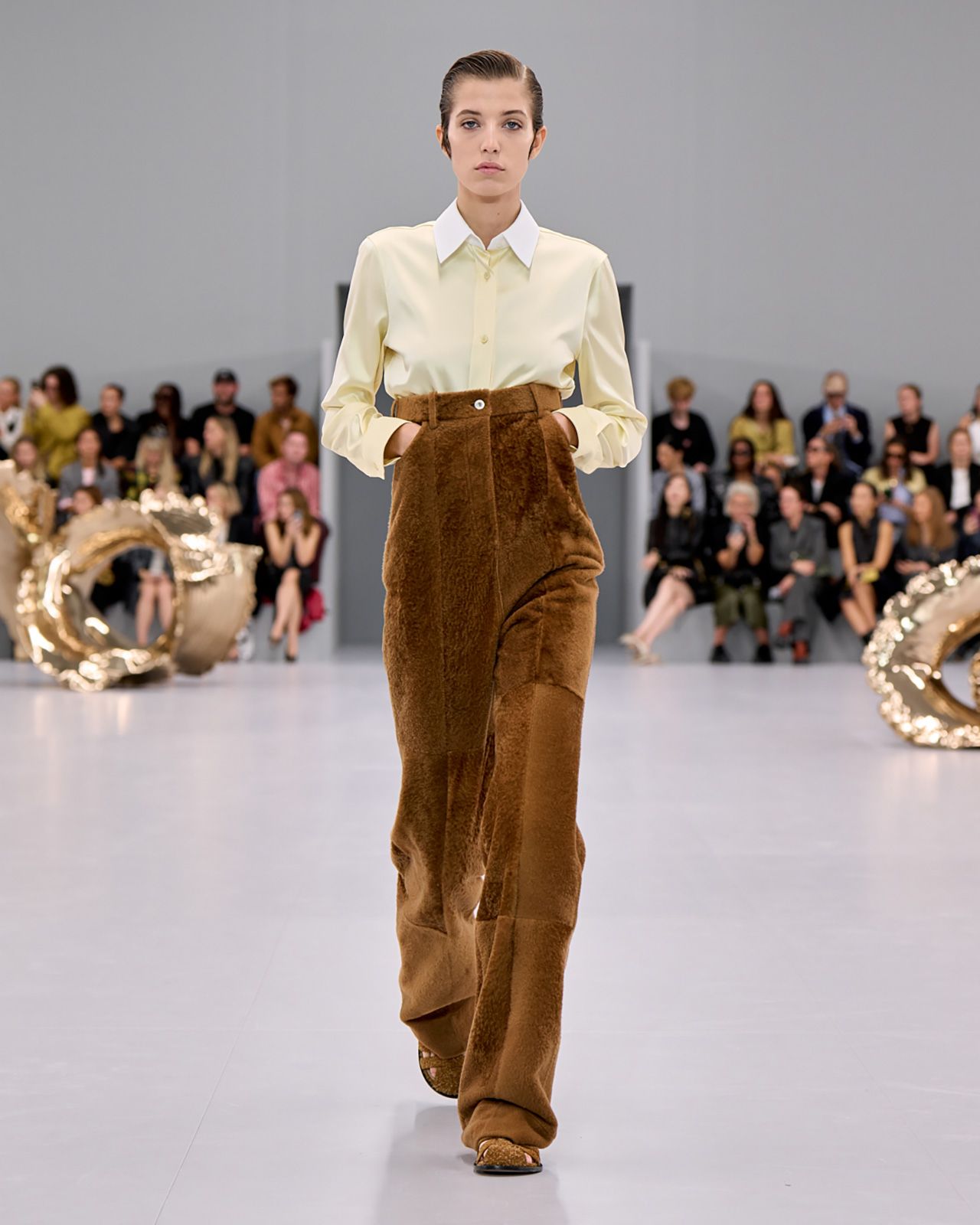 Loewe S S24 9.jpg