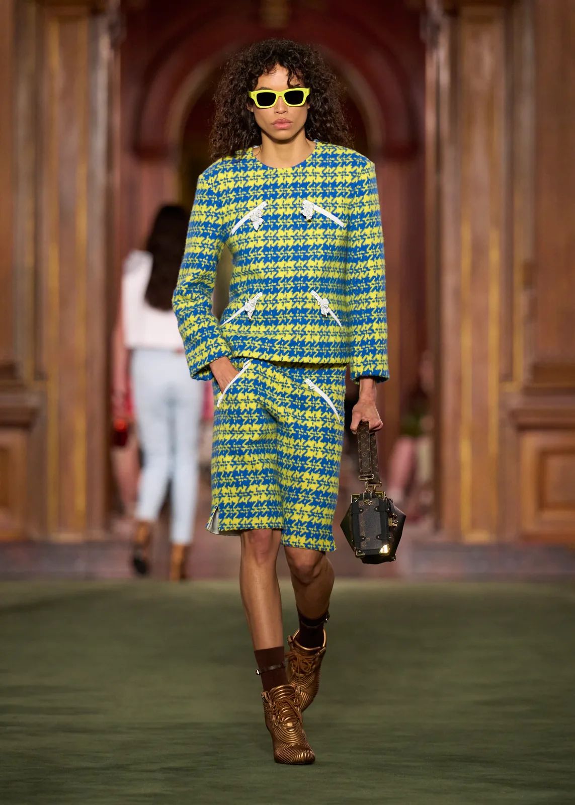 metal-louis-vuitton-cruise-2027-11.webp