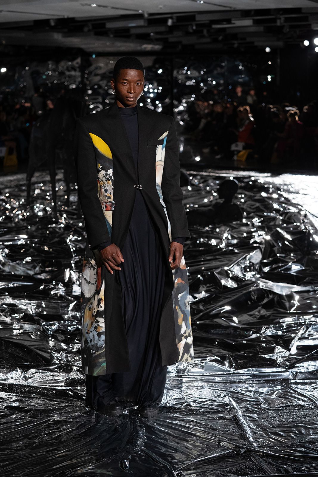 35_HADERLUMP_AW24_Runway_by-Moritz-Högemann.jpg