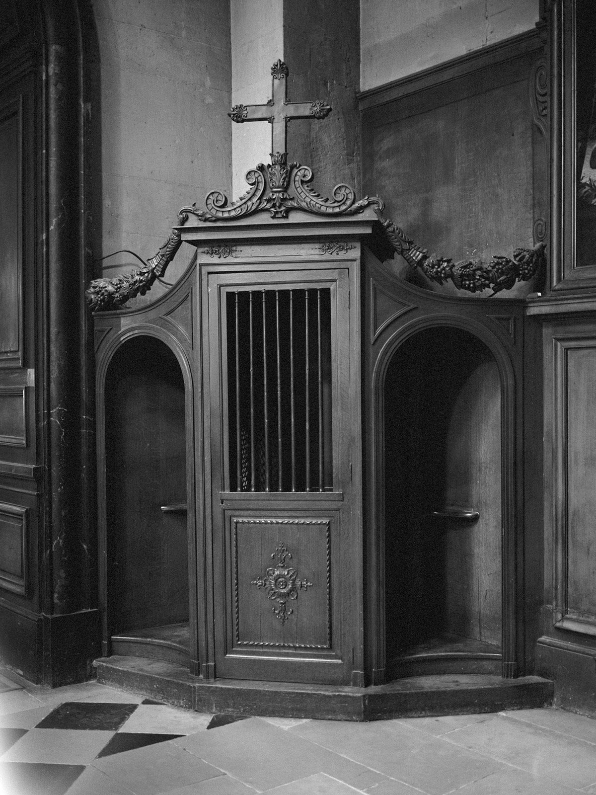Tereza Zelenkova 01 the Absence of Myth 08 Confessionary Paris.jpg