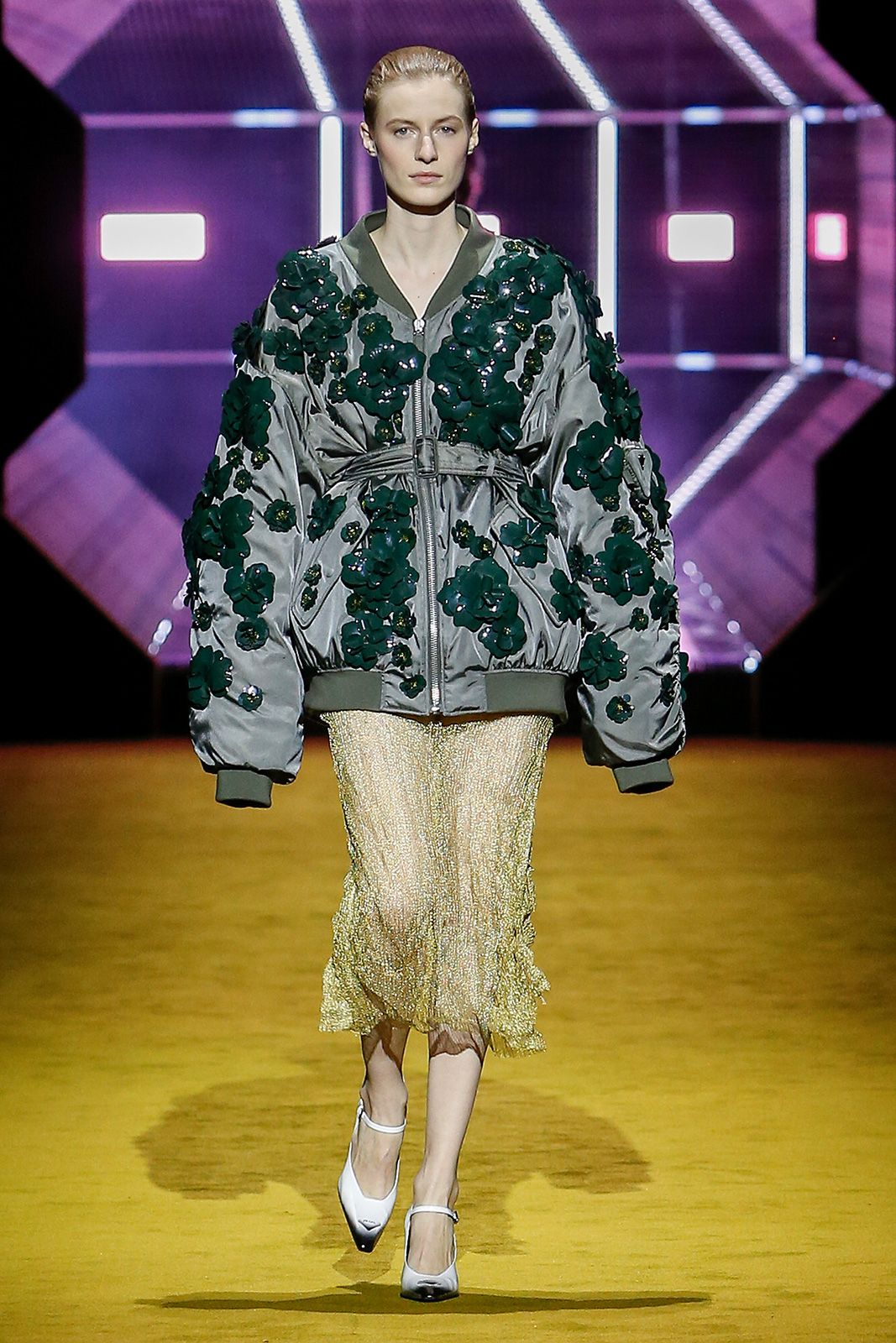 16 Prada Donna F W22.jpg