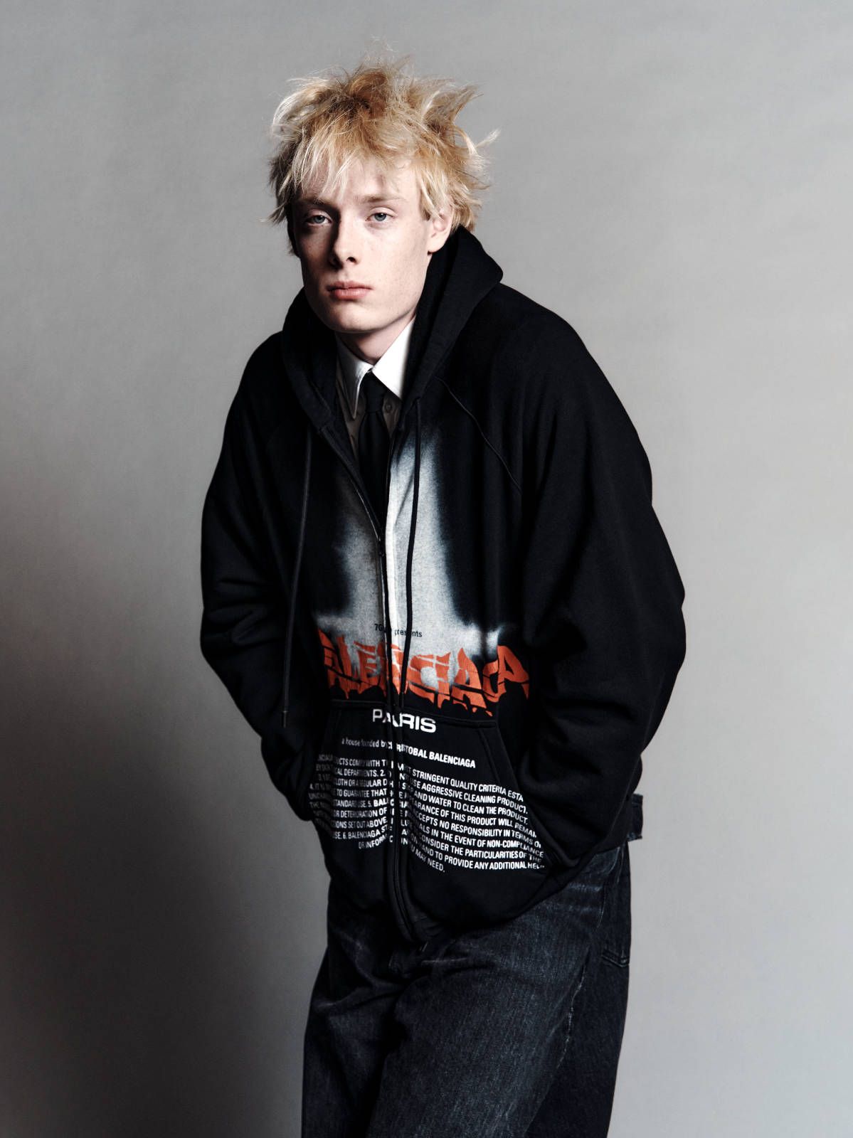 BALENCIAGA-FALL-26_6.jpg