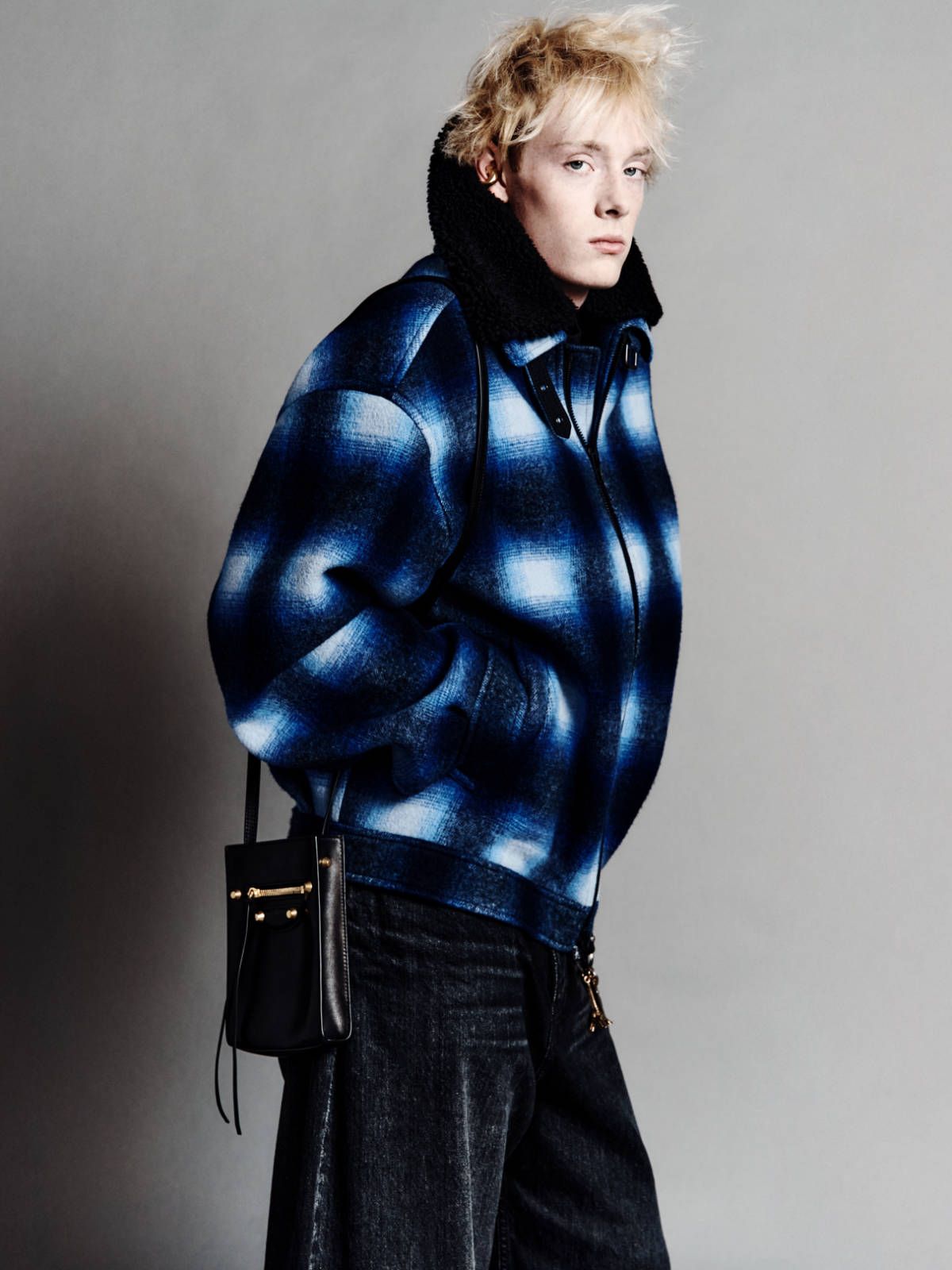 BALENCIAGA-FALL-26_25.jpg