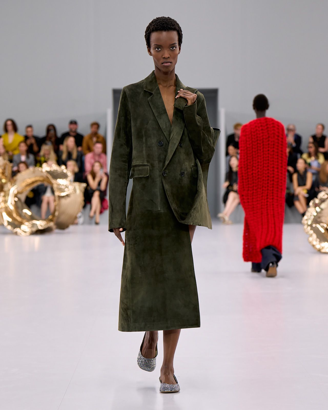 Loewe S S24 13.jpg
