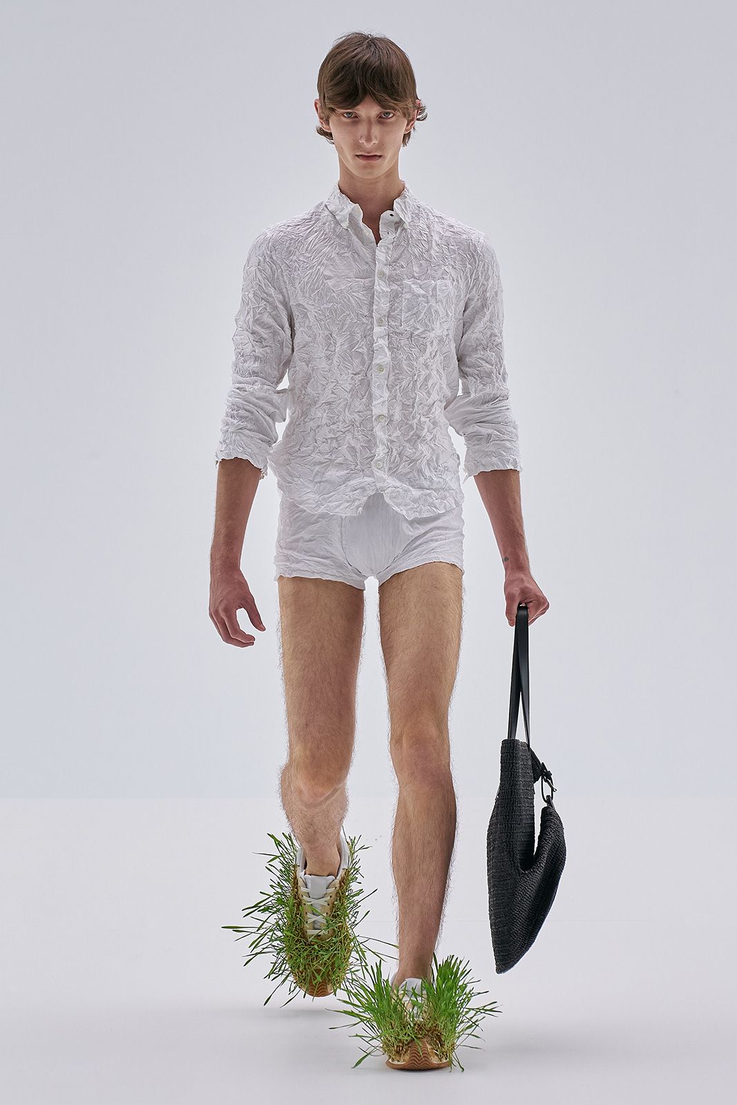 Loewe S S23 Mens Show Runway Look 19 Front Rgb Cropped 2x3 19.jpg