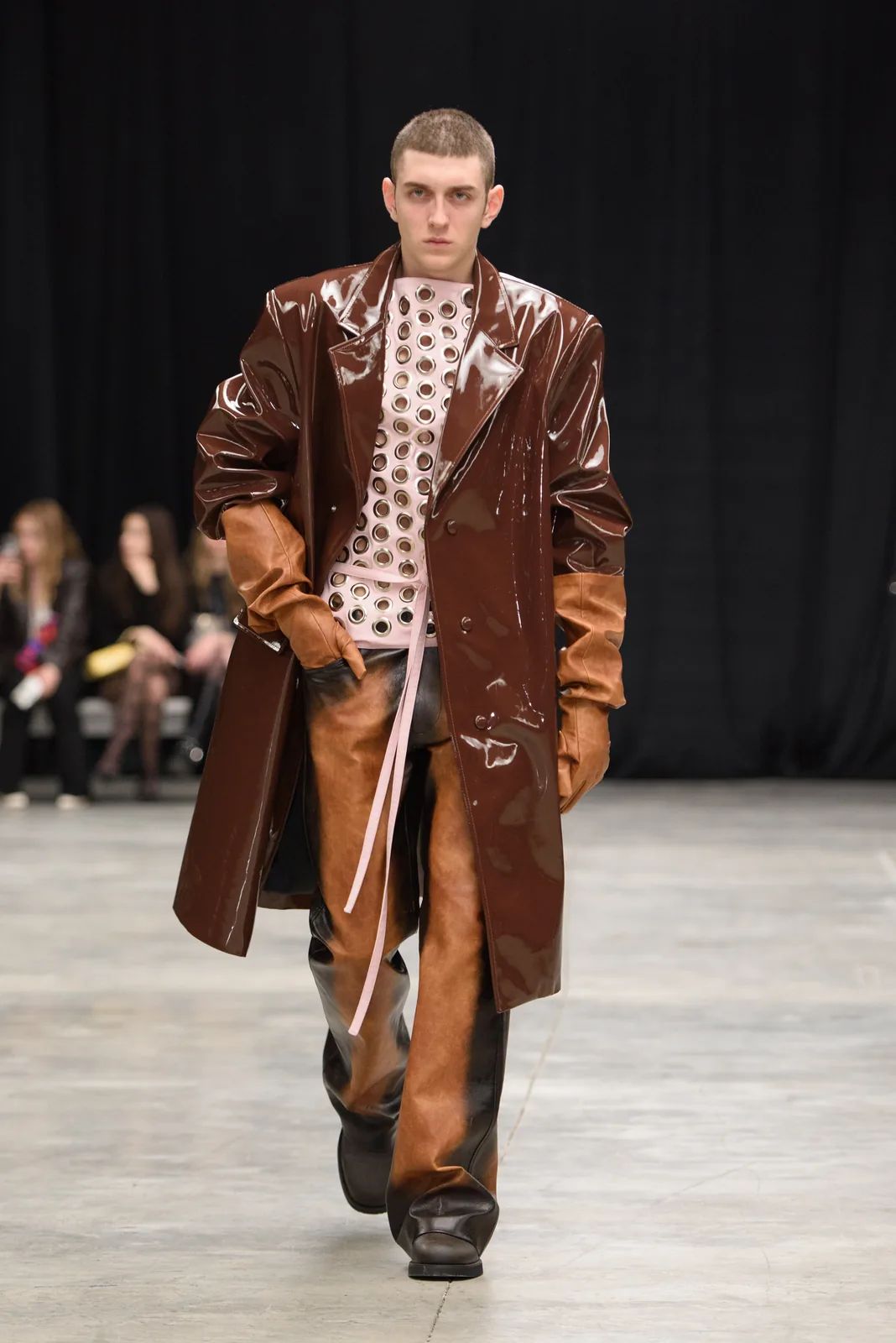 metal-mercedes-benz-fashion-week-tbilisi-03-lado-bokuchava-05.webp