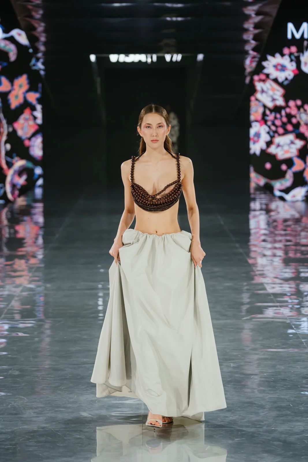 metal-visa-fashion-week-almaty-pre-fall-2026-mariko-03.webp