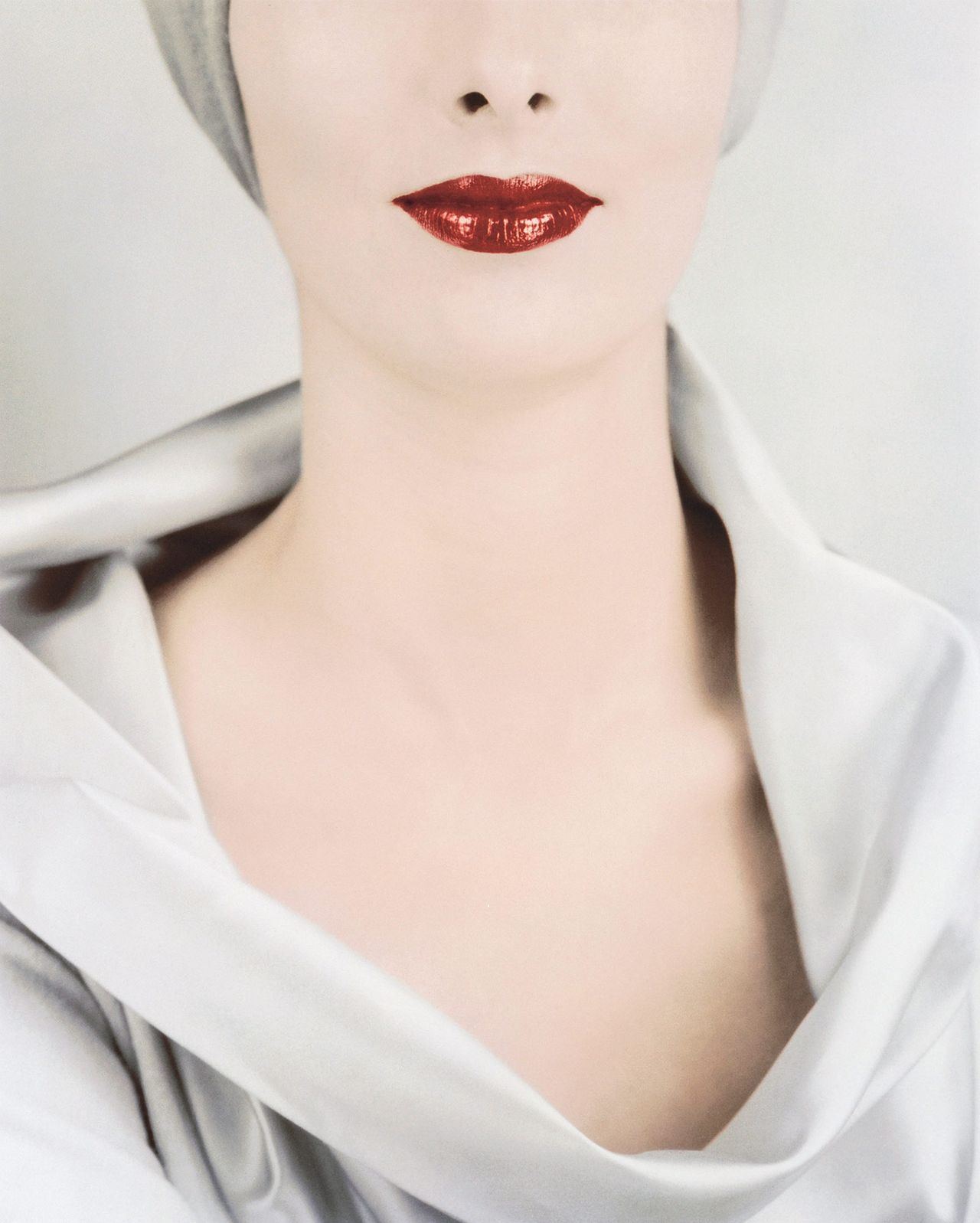 2 Erwin Blumenfeld Le Décolleté Victoria Von Hagen New York 1952 Copyright the Estate of Erwin Blumenfeld.jpg