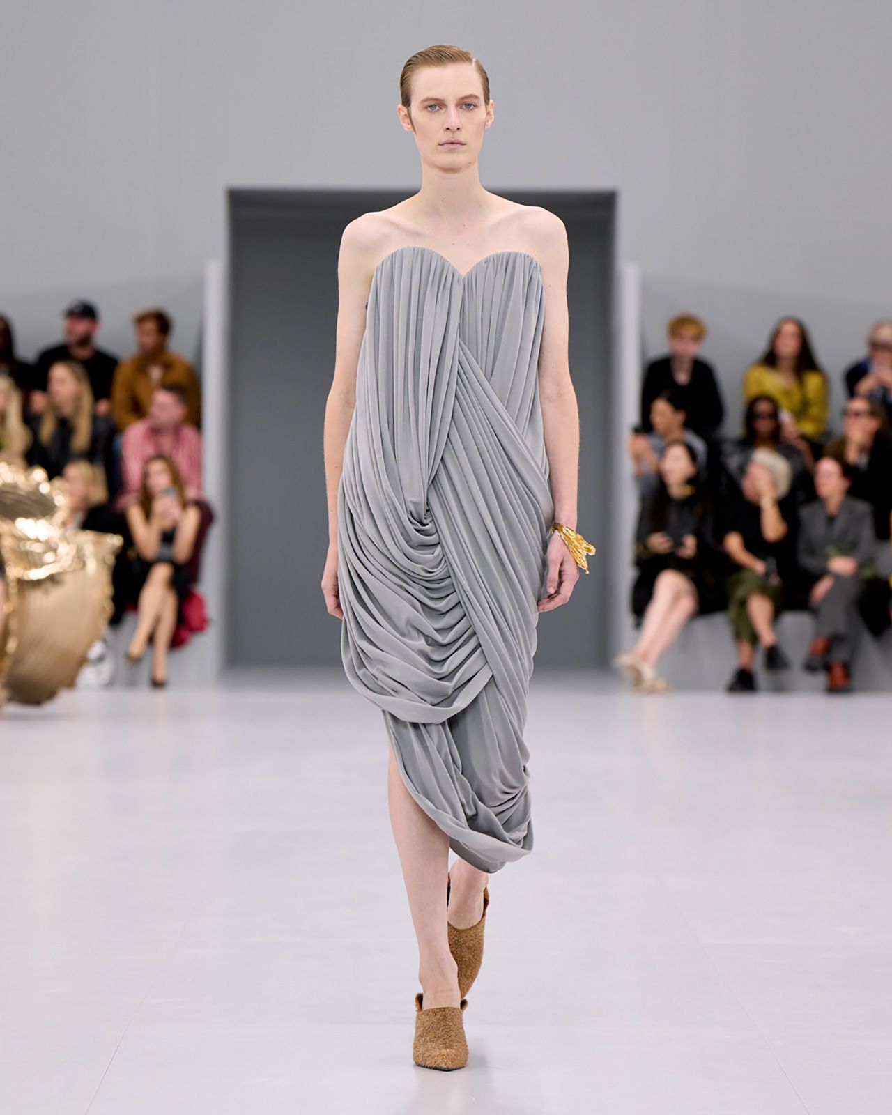 Loewe S S24 24.jpg