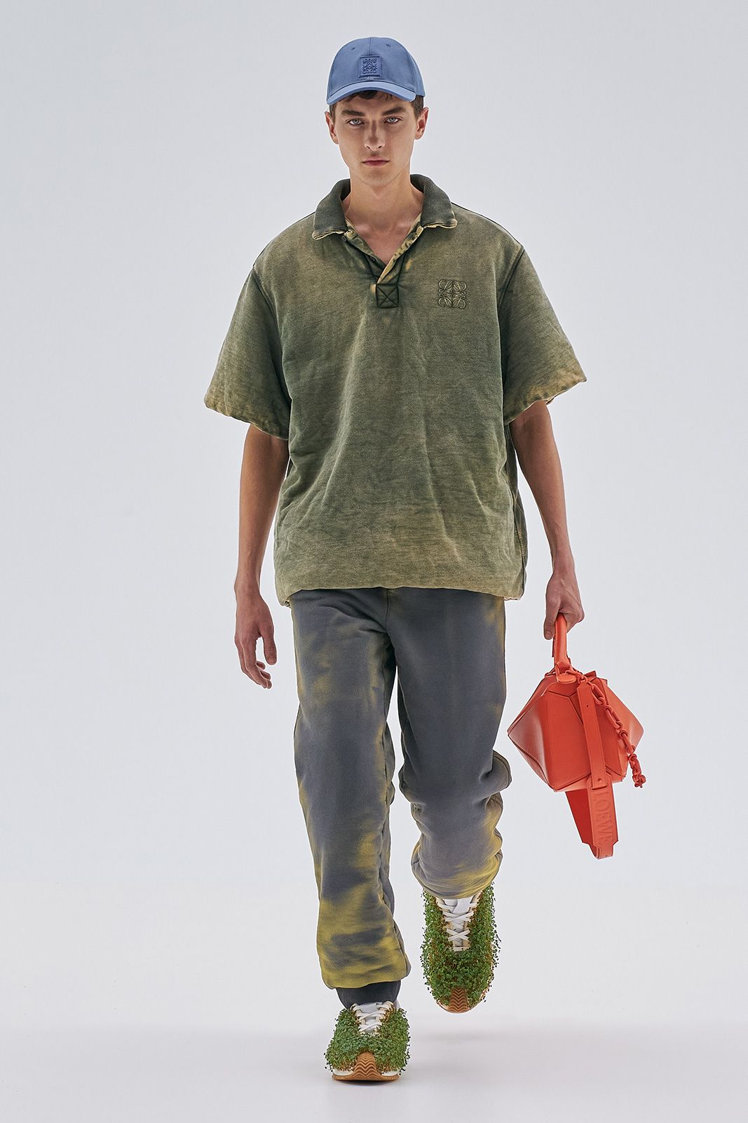 Loewe S S23 Mens Show Runway Look 43 Front Rgb Cropped 2x3 43.jpg