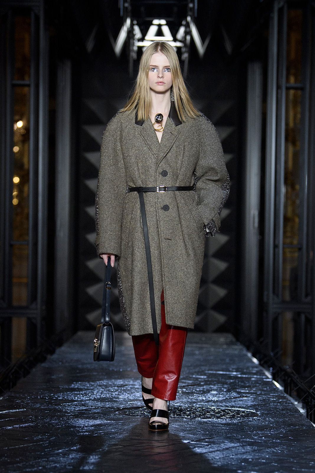 Louis Vuitton F W2324 Look 16.jpg