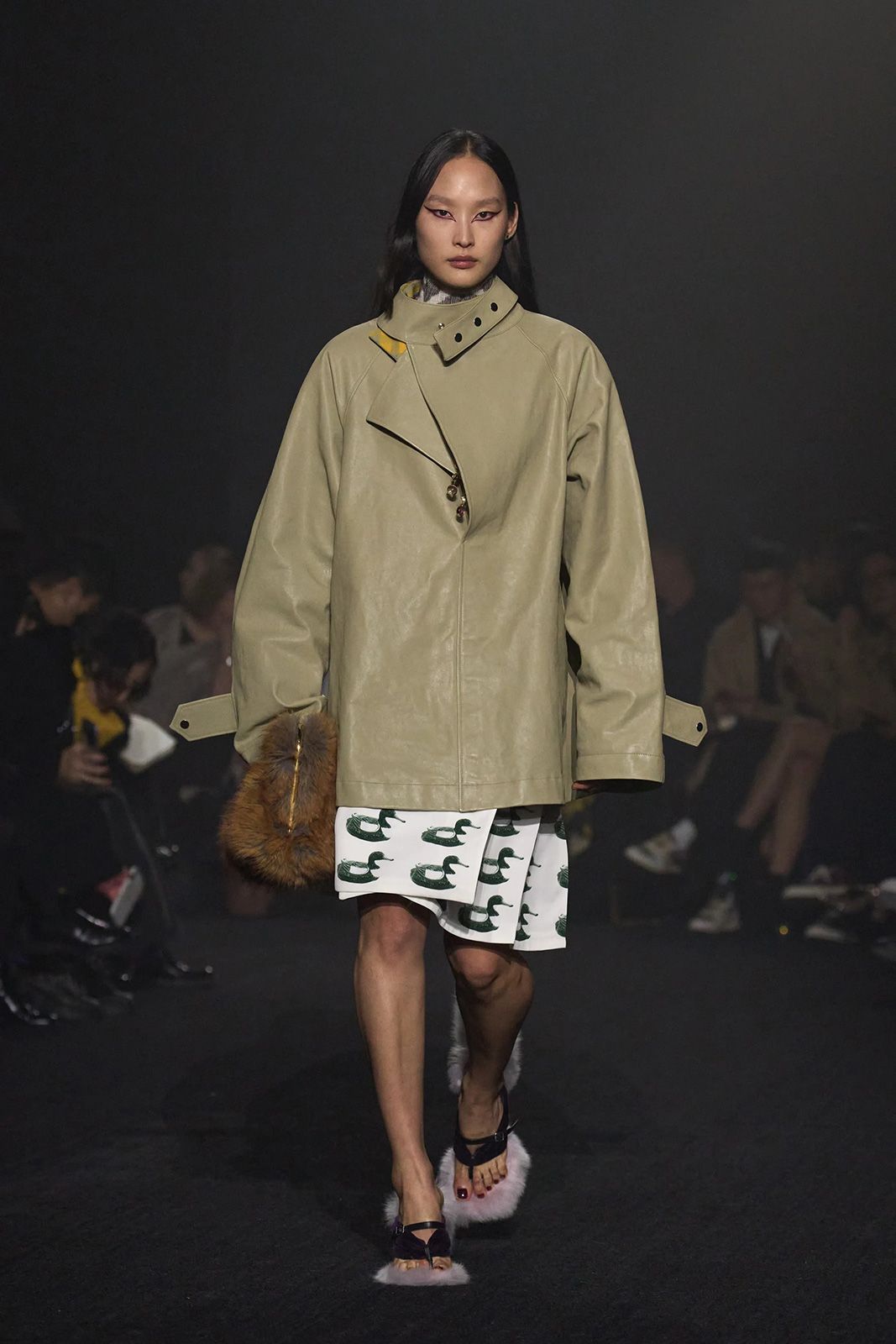 Burberry Fall 2023 Ready to Wear Gorunway 22.jpg