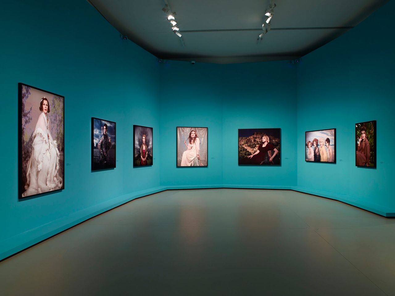 Vue Dinstallation De Lexposition Cindy Sherman Metalmagazine 13.jpg