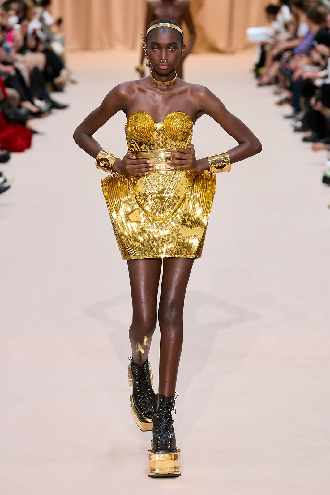 00047 Jean Paul Gaultier Fall 2022 Couture Credit Gorunway.jpg