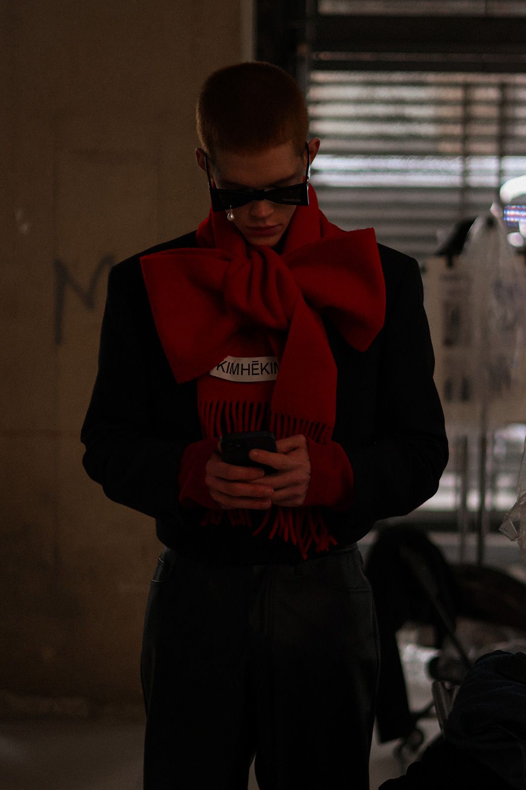 fw024-backstage-at-kiminte-kimhekim-081.jpg