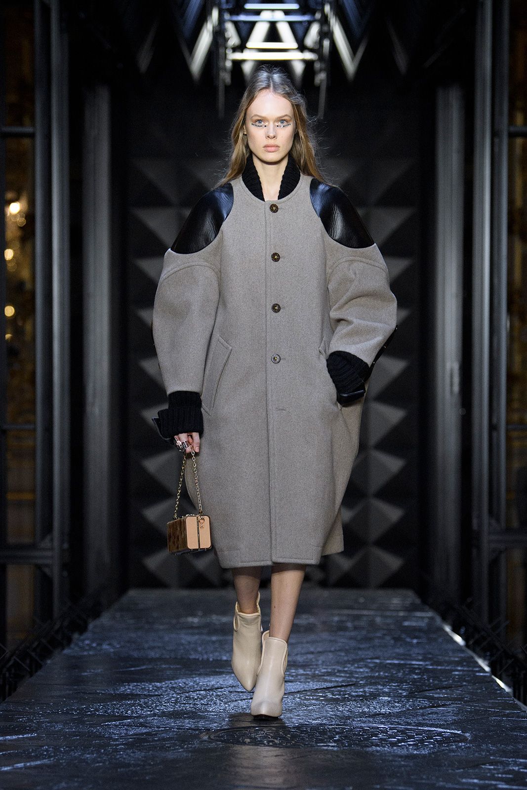 Louis Vuitton F W2324 Look 38.jpg