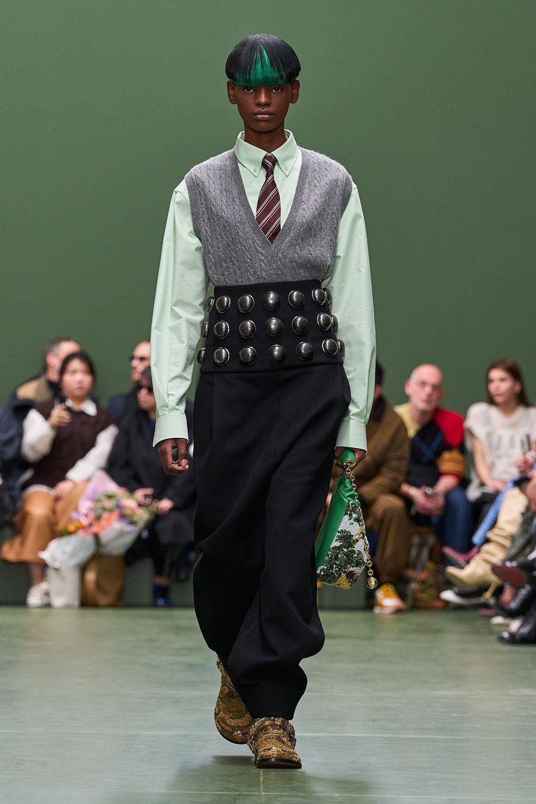 LOEWE_FW24_WW_SHOW_RUNWAY_48.jpg