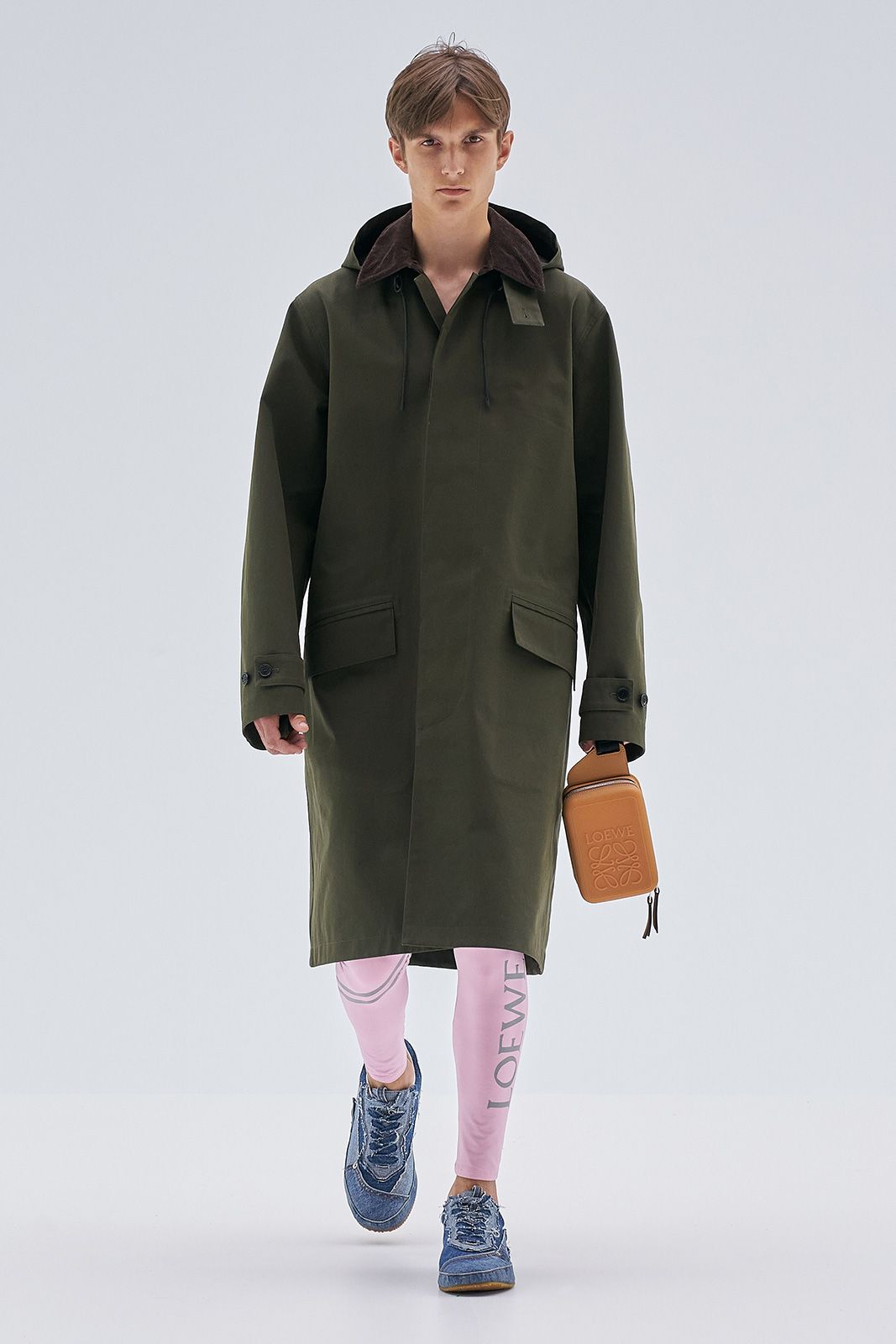 Loewe S S23 Mens Show Runway Look 24 Front Rgb Cropped 2x3 24.jpg