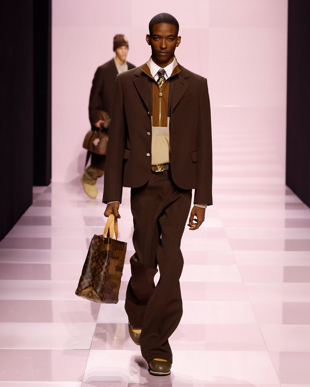 LOUIS-VUITTON-MENrsquo;S-FALL-WINTER-2025-SHOW-LOOK-21.jpg