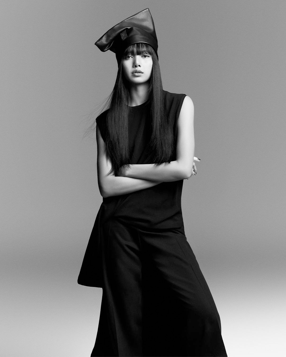 CELEBRITY_LISA_ANNOUNCEMENT_VISUAL_1080x1350_03.jpg