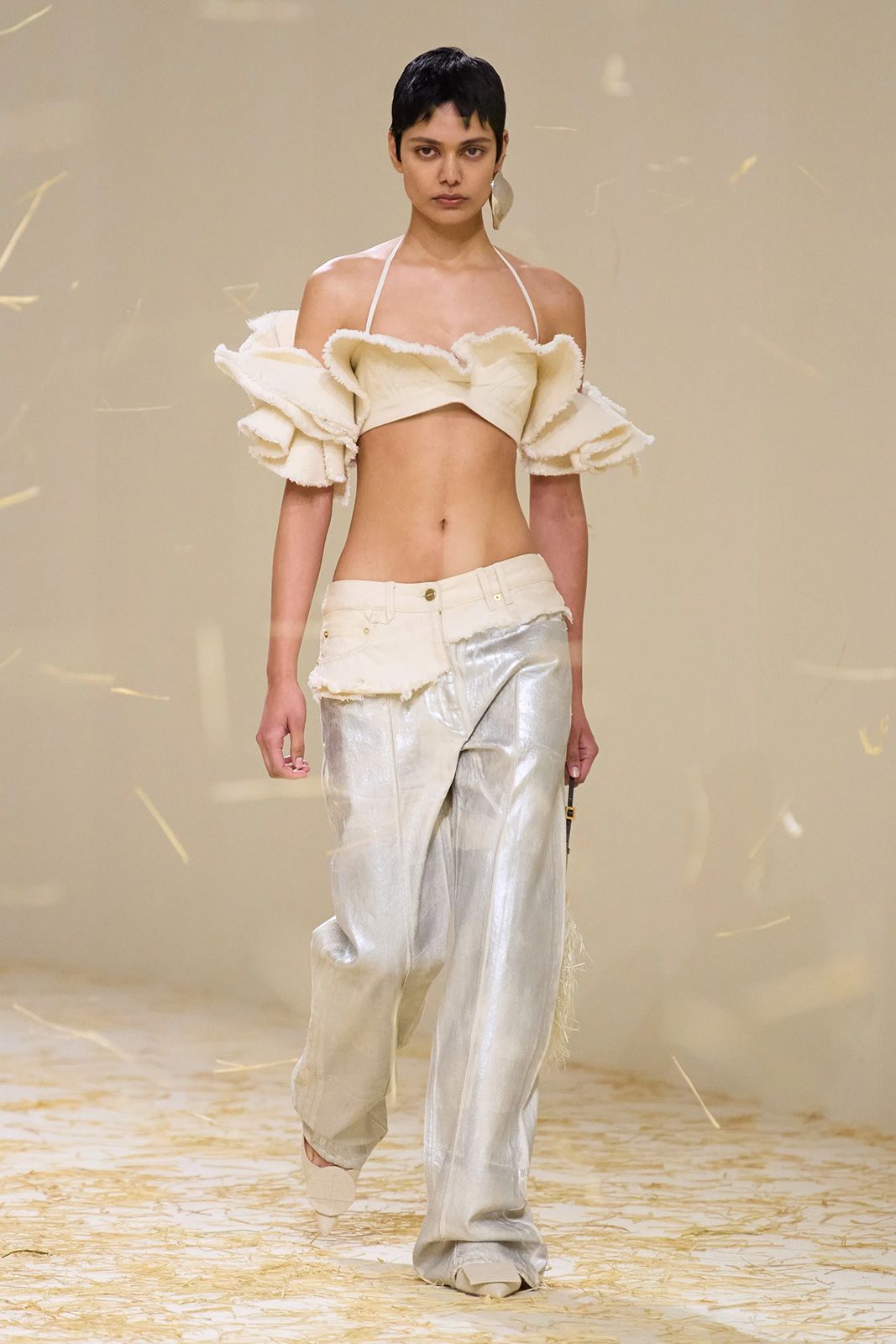 00006 Jacquemus Spring 2023 Ready to Wear Credit Gorunway.jpg