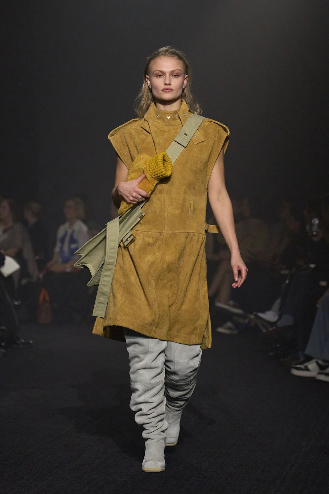Burberry Fall 2023 Ready to Wear Gorunway 20.jpg