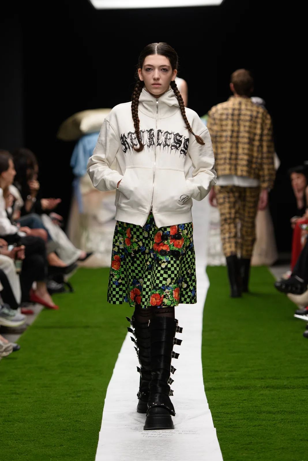 metal-mercedes-benz-fashion-week-tbilisi-01-reckless-03.webp