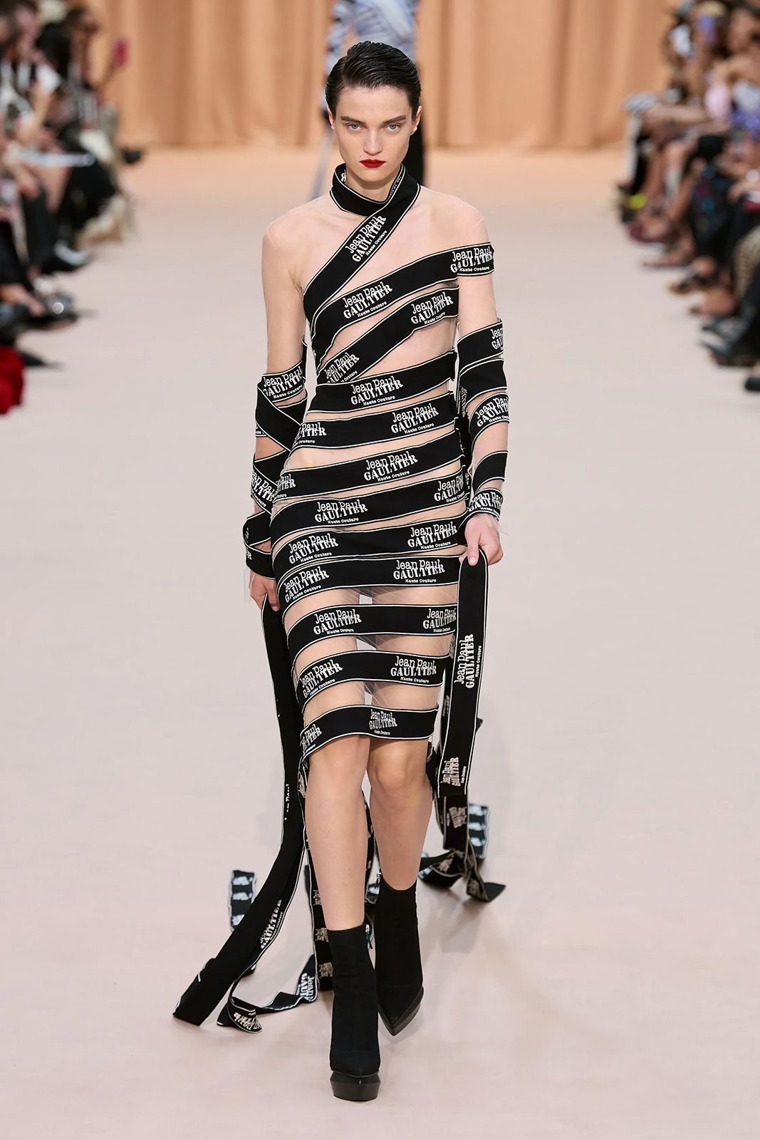 00031 Jean Paul Gaultier Fall 2022 Couture Credit Gorunway.jpg