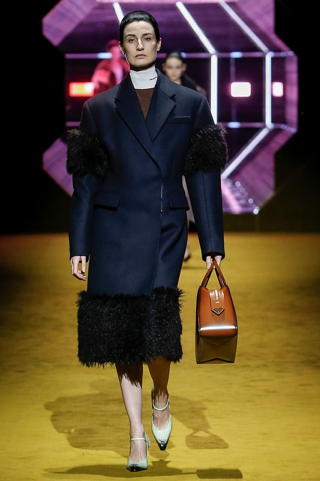 36 Prada Donna F W22.jpg