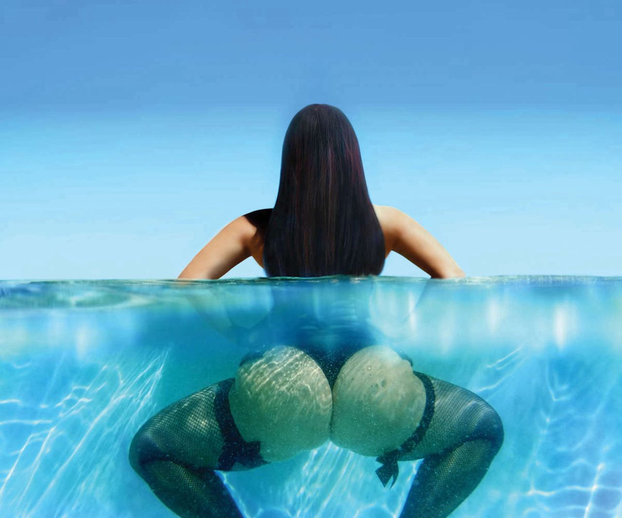 Alison-Jackson---Kim-in-the-Pool.jpg