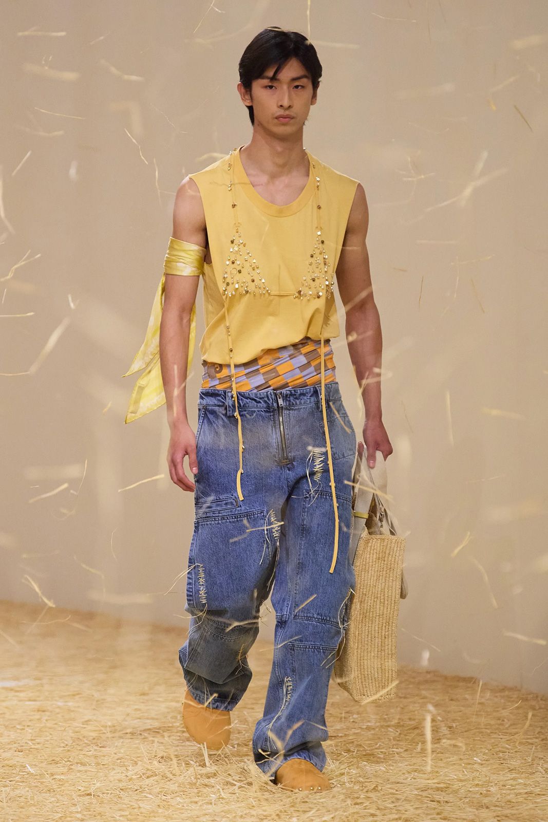 00032 Jacquemus Spring 2023 Ready to Wear Credit Gorunway.jpg