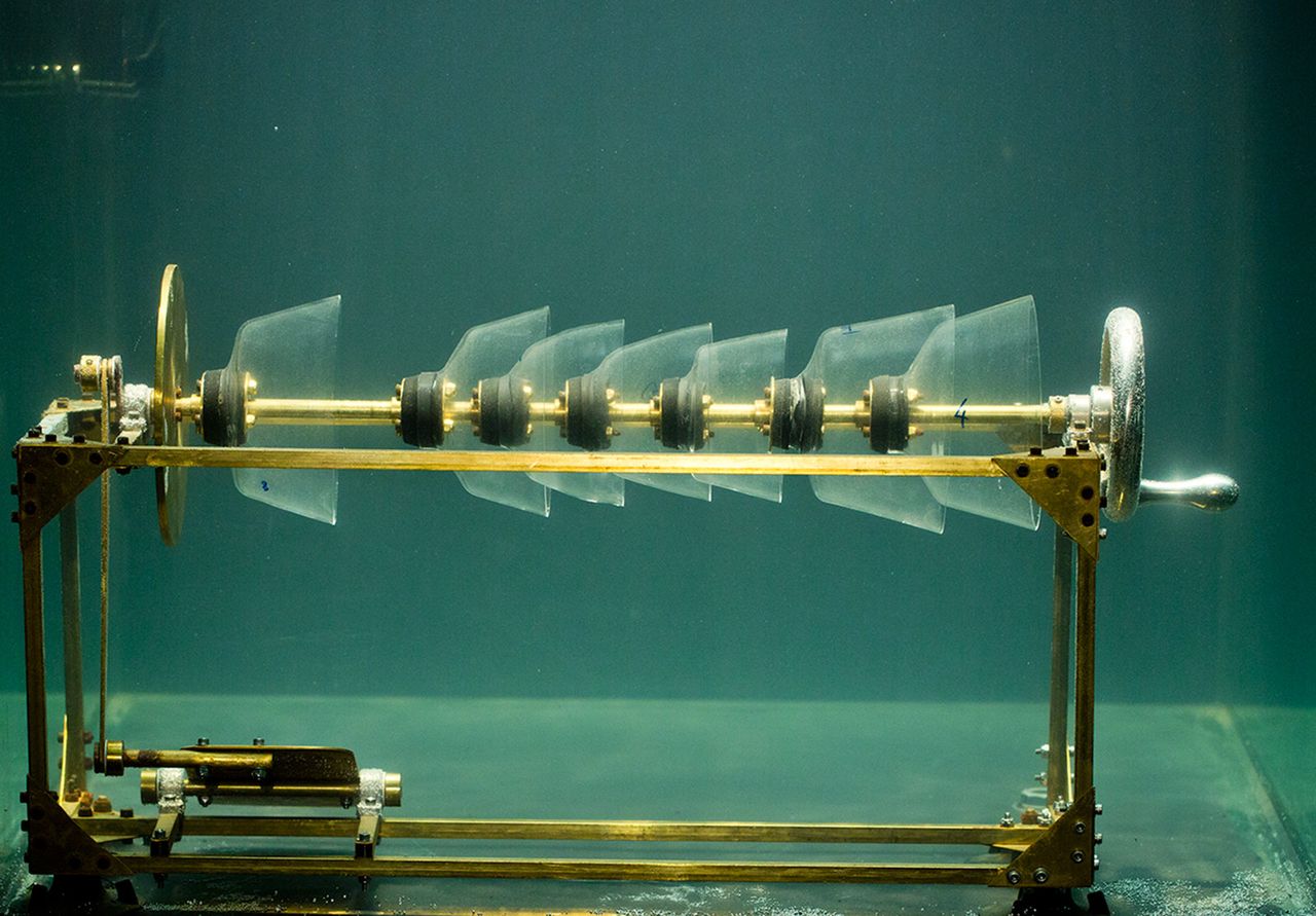 Between Music Aquasonic Metalmagazine 1.jpg