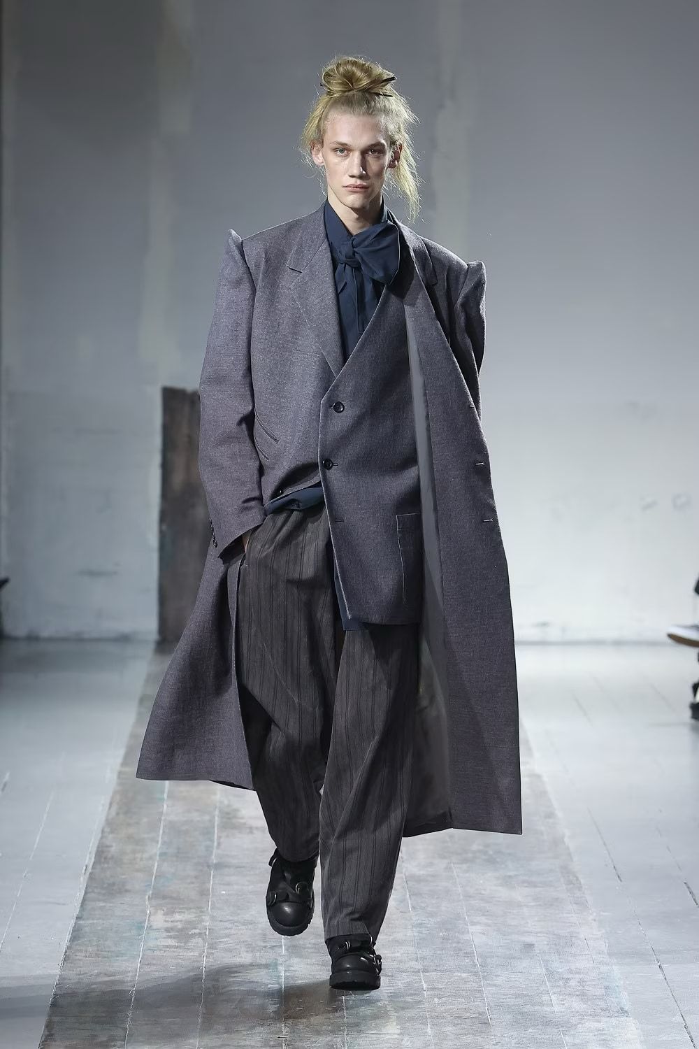 Yohji-Yamamoto-POUR-HOMME-AW24_2.jpg