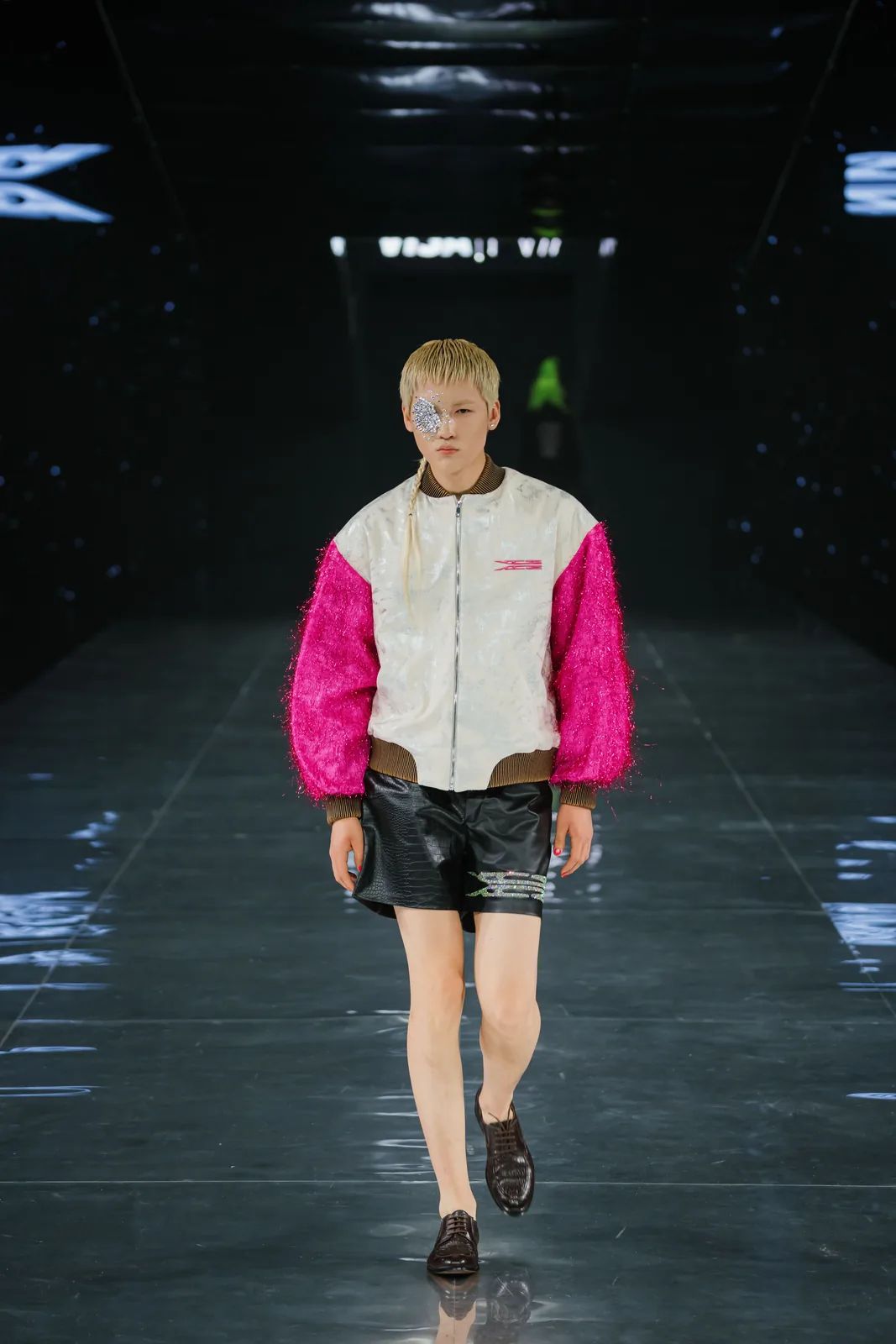 metal-visa-fashion-week-almaty-pre-fall-2026-yesyes-01.webp