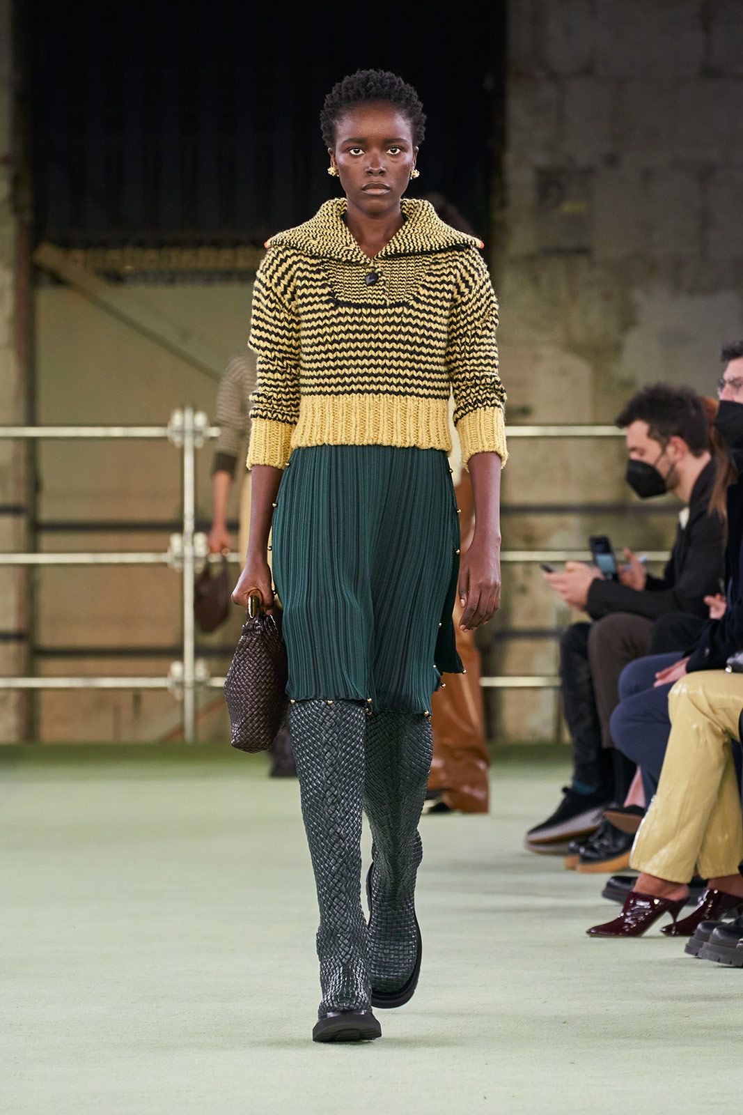 Bottega Veneta W22 057.jpg