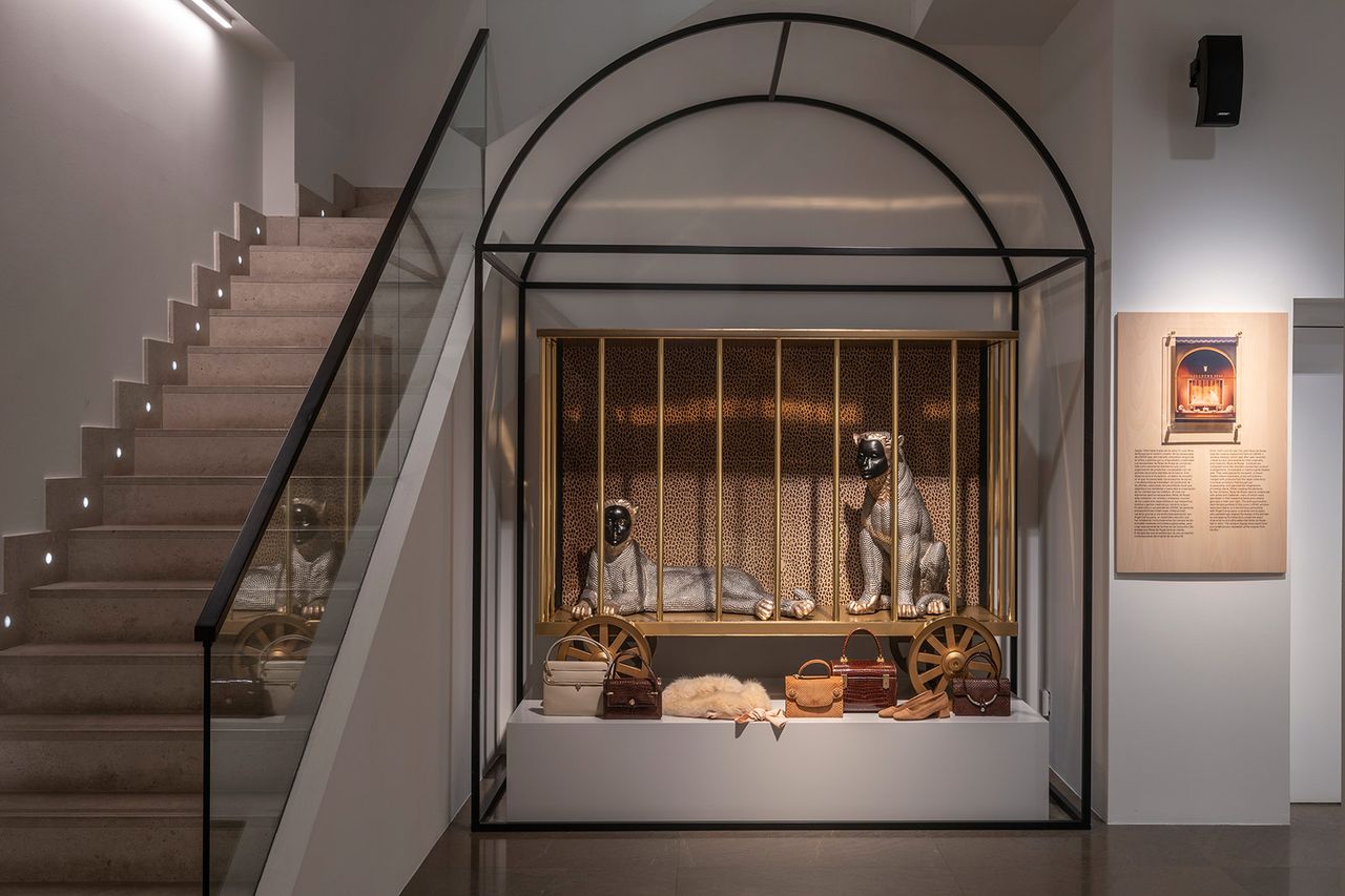 A Traves Del Cristal Los Escaparates De Loewe 1.jpg