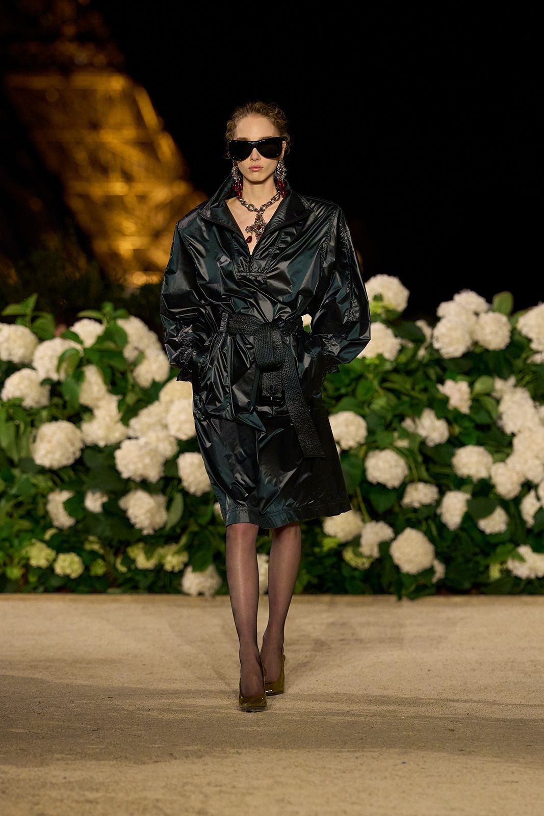 SAINT-LAURENT_FASHION_SHOW_WOMAN_SUMMER26_RUNWAY_17.jpg