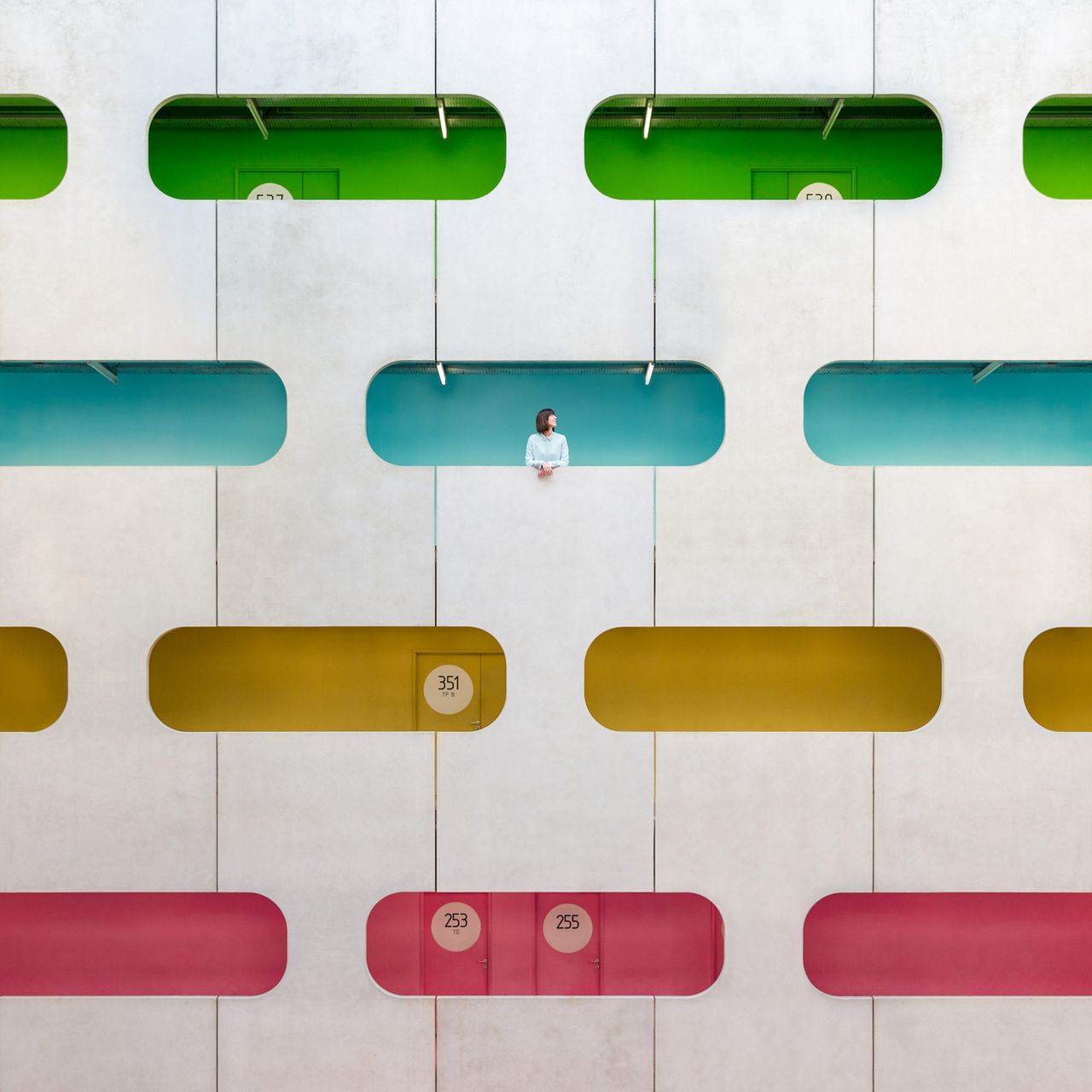 3 1500 Jpg Dr Cuerda Anniset Rainbow Wall Paris.jpg